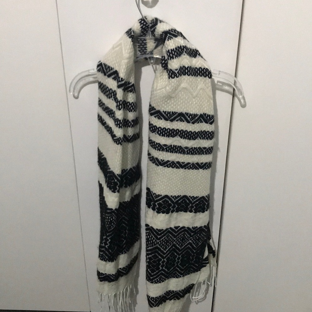 ABERCROMBIE AND FITCH SCARF